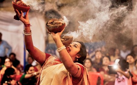 Celebrating The Tradition Of Dhunuchi Dance On Dusshera