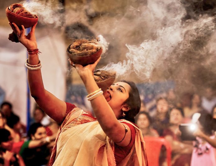 Celebrating The Tradition Of Dhunuchi Dance On Dusshera