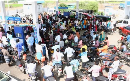 Massive Crowds at Petrol Pumps in Odisha, Despite Government Claims of Adequate Stock